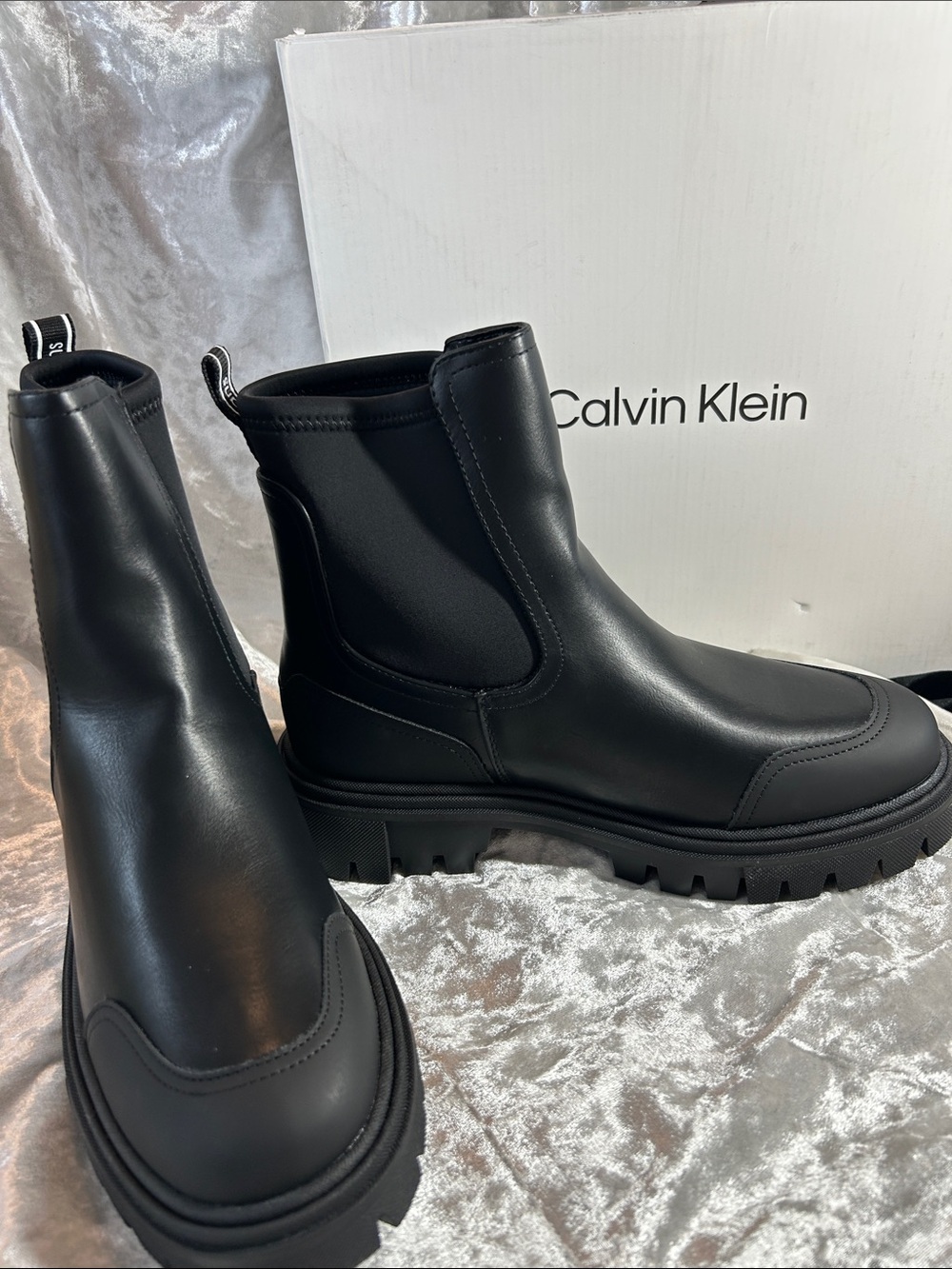 NWT CALVIN KLEIN BLACK LUG SOLE ANKLE BOOTS 9.5